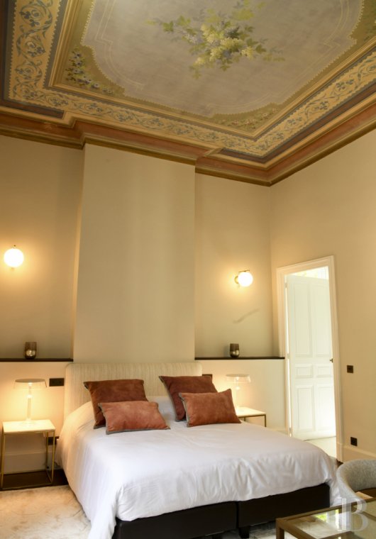 A 19th century chateau open for receptions and holidays to the east of Avignon in the Vaucluse  - photo  n°16